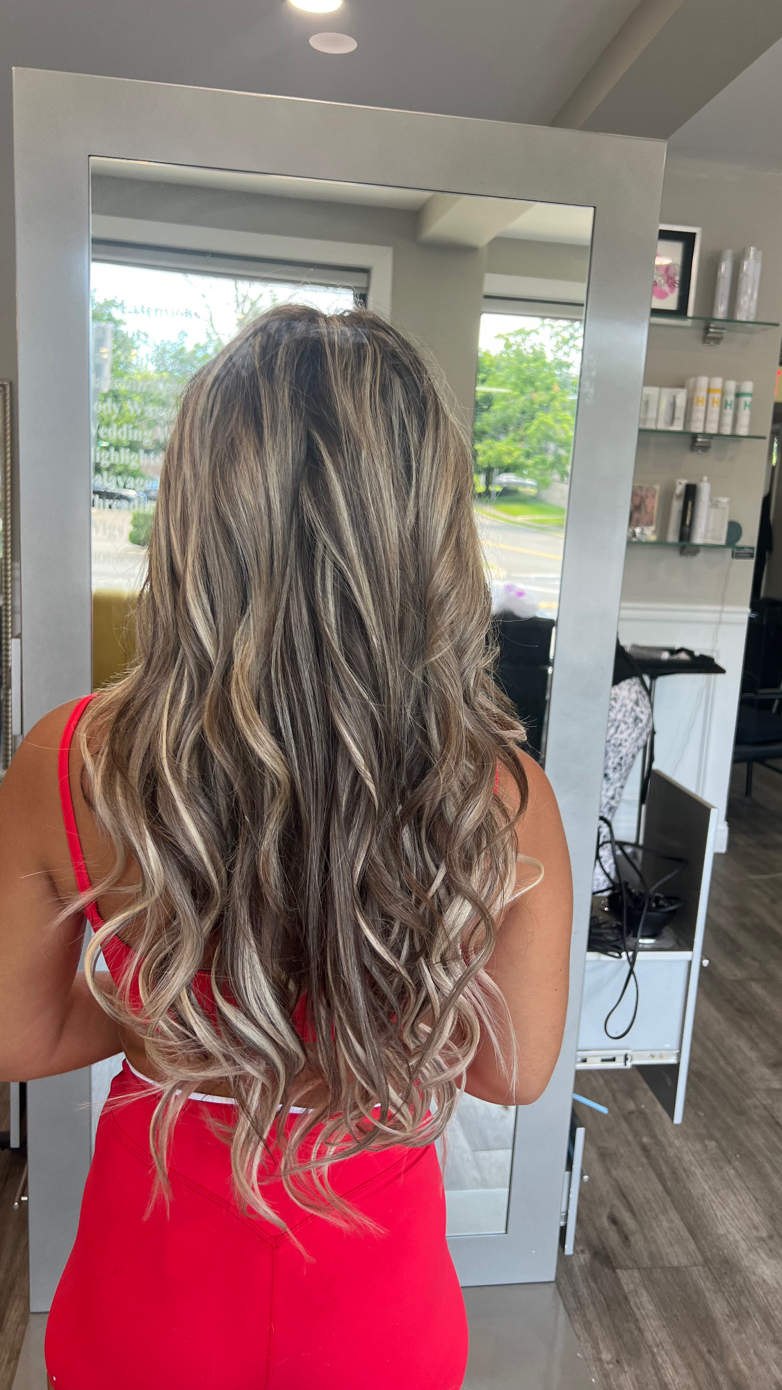 Dimensional brunette and blonde extension color