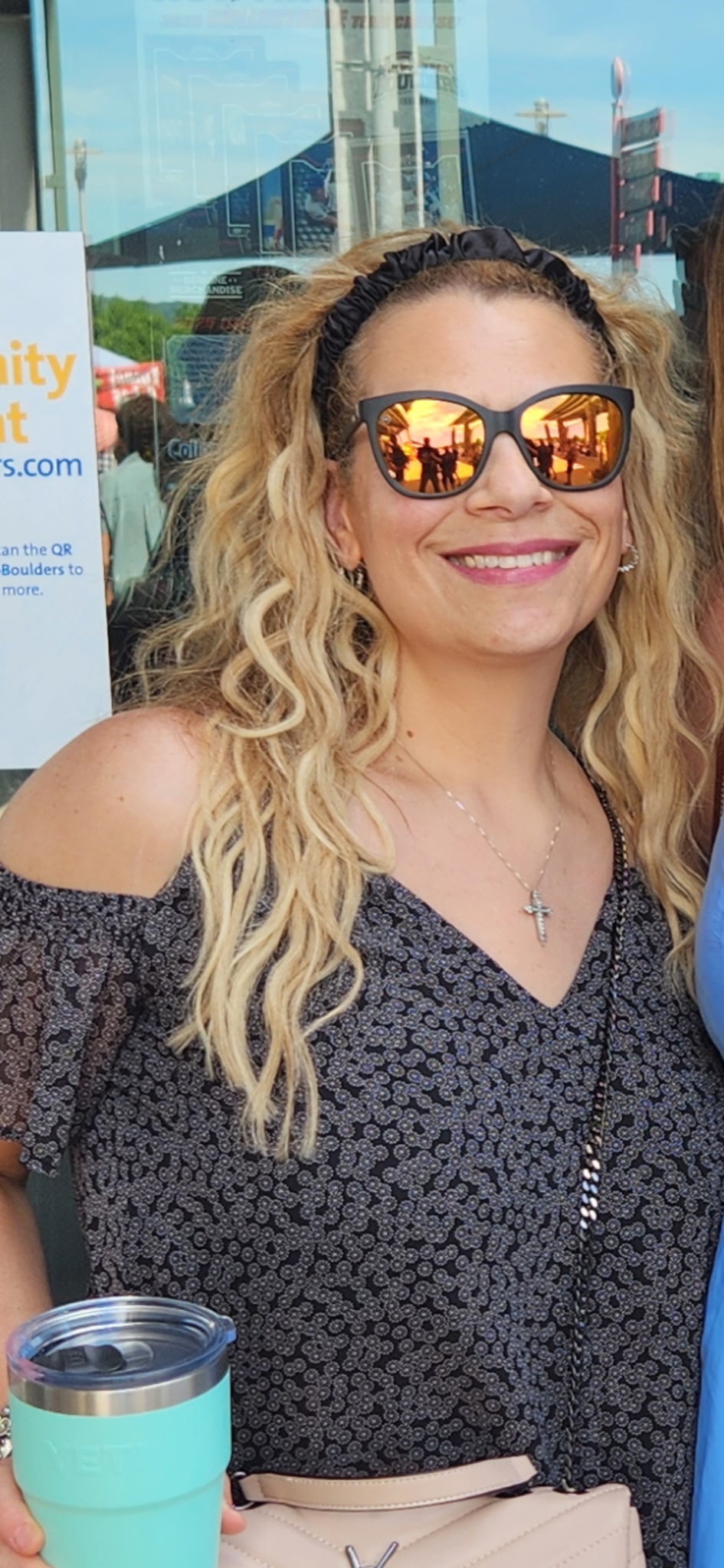 Curly blonde hairstyle